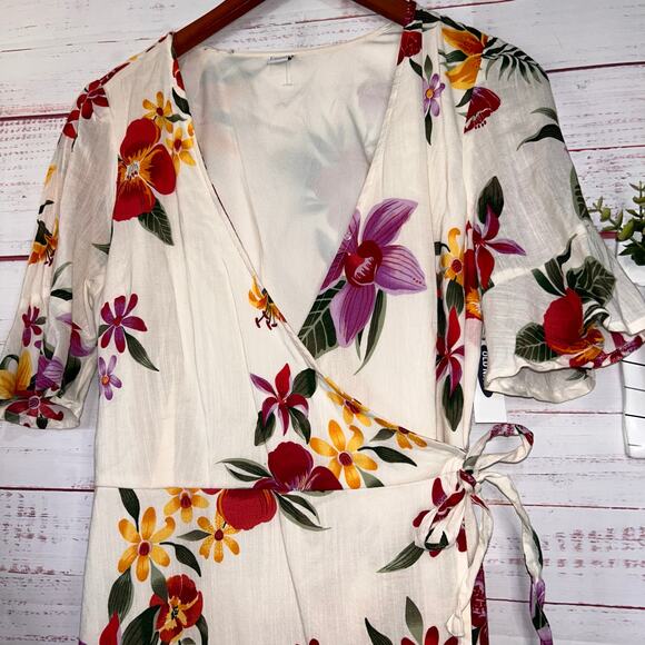 New Old Navy White & Floral Wrap Dress Size Medium - Picture 3 of 9